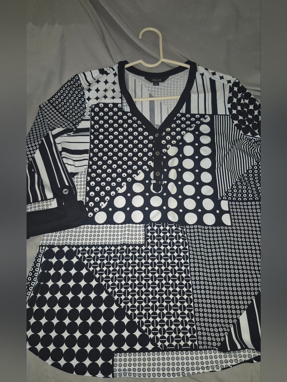 Womens Black/White Small Pull Over Top